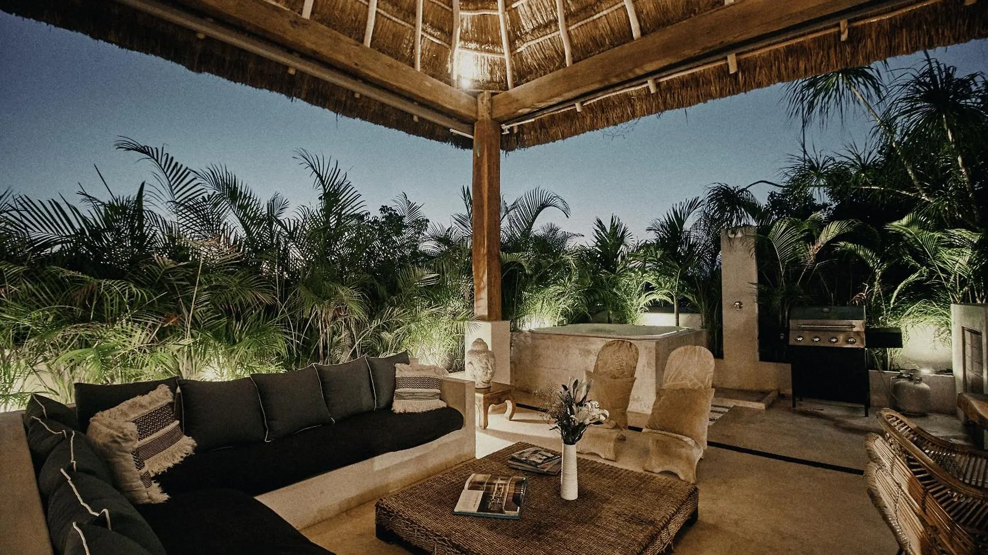Villa Yax'Na House Luxury 240M2 - 12 Persons - 6 Rooms - 2 Swimming Pool - 3 Jacuzzis Tulum Mexiko