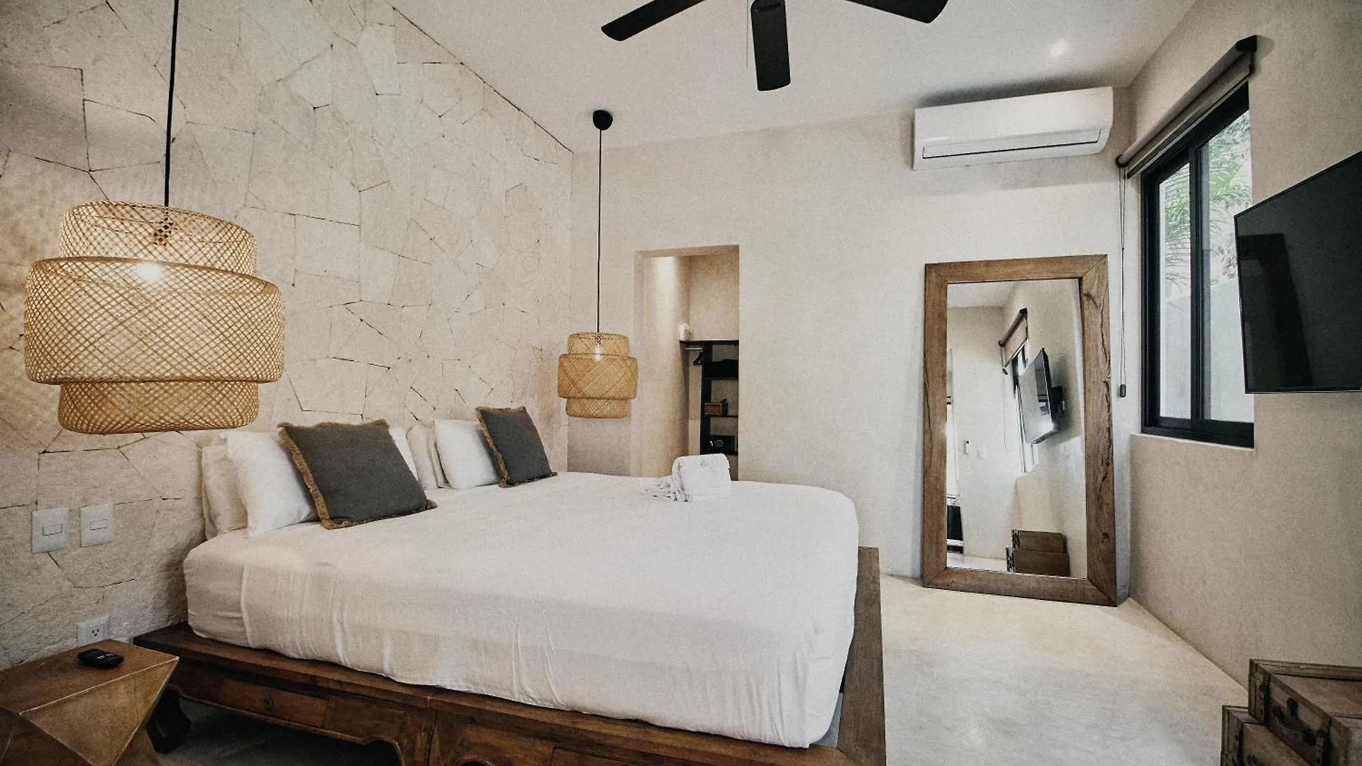 Villa Yax'Na House Luxury 240M2 - 12 Persons - 6 Rooms - 2 Swimming Pool - 3 Jacuzzis Tulum
